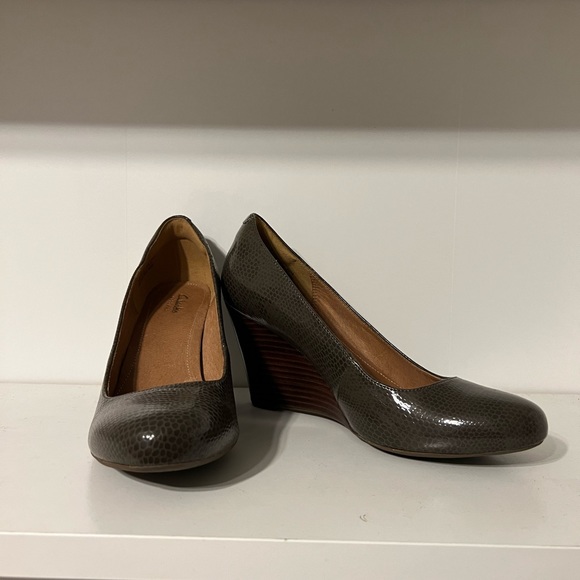 Clarks Mushroom Brown Snake Round Toe Wedge Pump - Picture 3 of 3